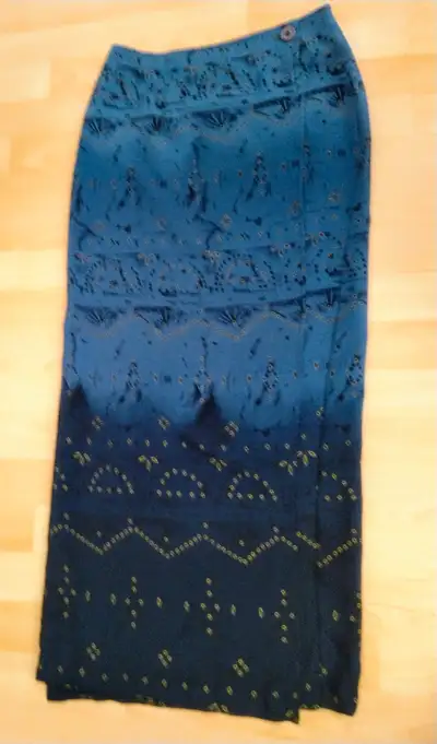 Wrap around Skirt by Classique Collections- Blue Combo Made in Canada Size 5/6 Waist 27" Length 37 1...