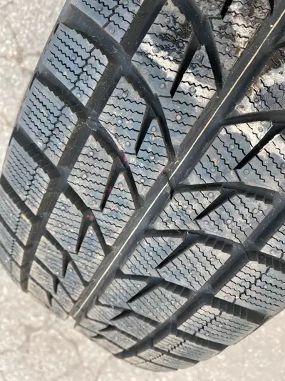 One only tire w steel rim 225/45/17, Center bore 67.1+, 1x Bridgestone blizzak LM-60 w 80% tread lif...
