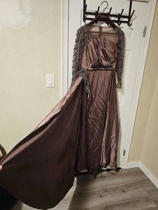 Evening Gown537090612318054402