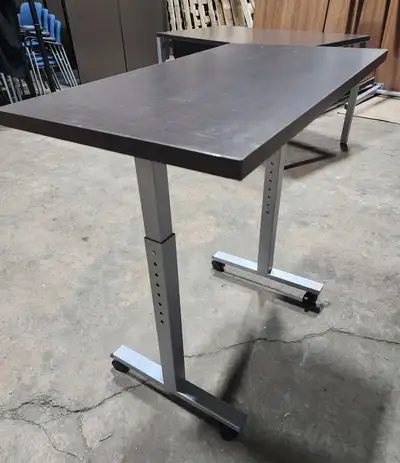 Excellent Condition ! Table De Bureau Adjustable Sit/Stand Desk, View more
