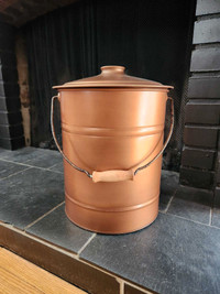 Ash bucket with lid