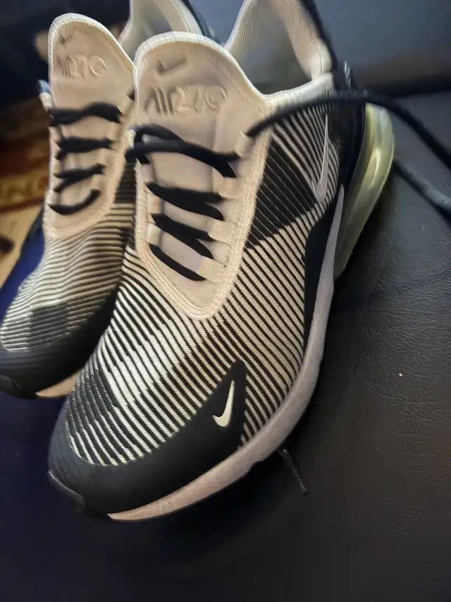 Nike Air Max 270 - Size 7.5  Black White - $55  for quick sale in Men's Shoes in Mississauga / Peel Region - Image 3
