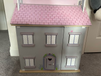 Wooden doll house 