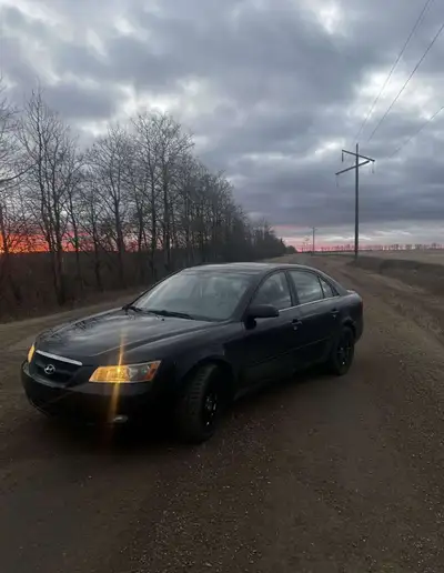 V6 Hyundai Sonota 280000km $4500 OBO Aftermarket carplay radio New front brake pads and rotors New s...