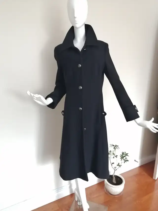 Chic Black Trench Coat InWear 100% WOOL in Women's - Tops & Outerwear in City of Montréal - Image 2