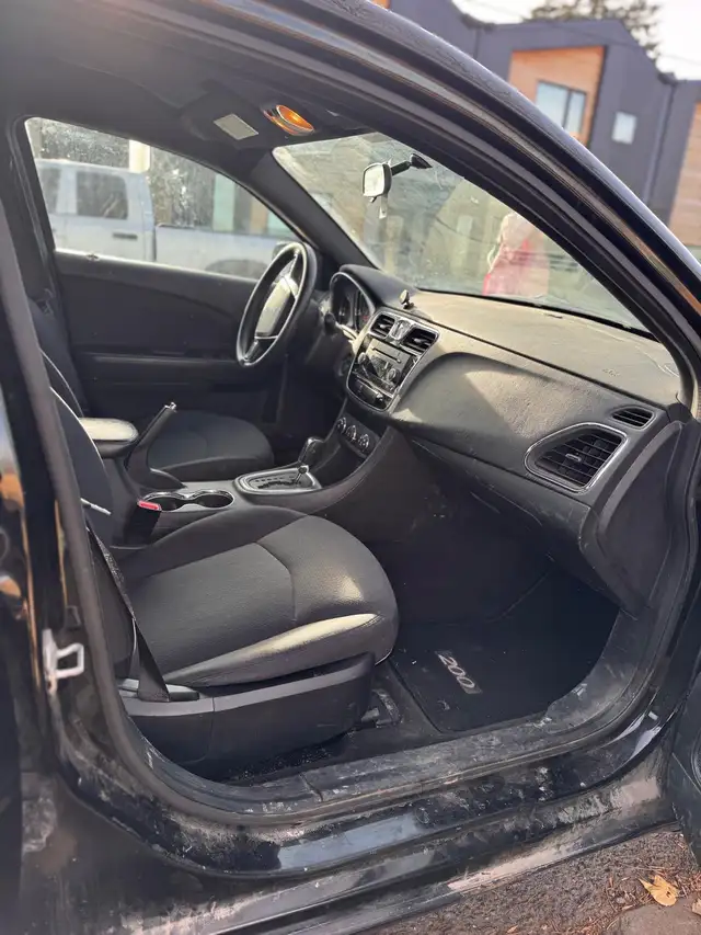 2012 Chrysler 200 LX64871931938435120