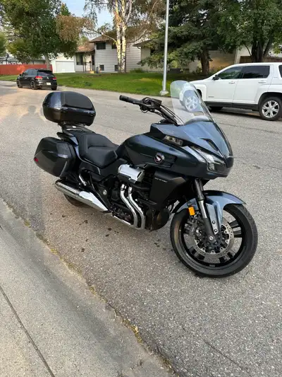 2014 Honda CTX 1300 cc, V4 engine, Deluxe Model, ABS, Traction Control, final shaft drive, hand warm...