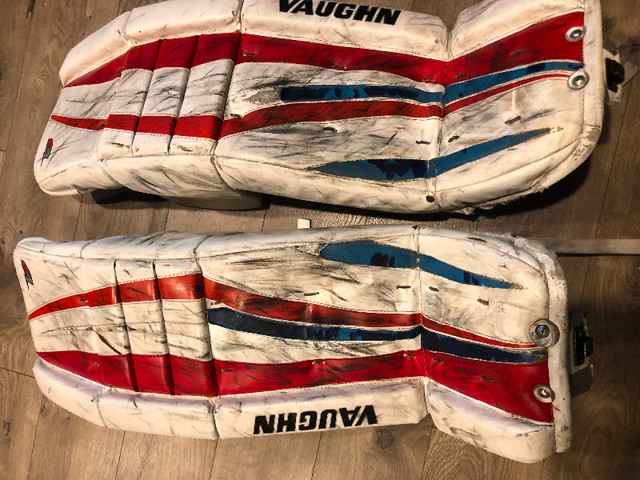 Vaughn Velocity 30+2 goalie pads in Hockey in Oakville / Halton Region