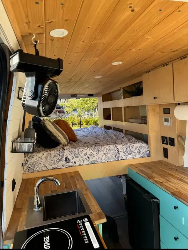 Mercedes Sprinter 2011 2500 (170") - van aménagé in RVs & Motorhomes in City of Montréal - Image 4