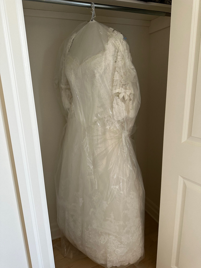 Robe de Mariée Démétrios - Wedding Dress dans Mariage  à Laval/Rive Nord - Image 2