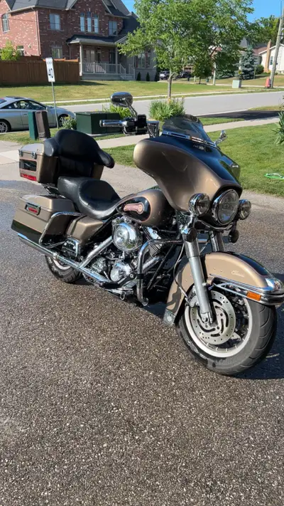 2005 Harley Davidson Electra Glide Classic 88 twin cam fuel injected Approx 110k km runs great Tensi...