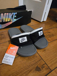 Nike fannypack slides Size 8