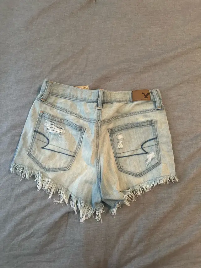 Women’s American Eagle Jeans Shorts Size 2 in Women's - Bottoms in Mississauga / Peel Region - Image 3