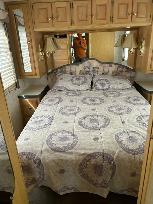 1999 Monaco Diplomat - 38’ Motorcoach - NEW MVI - MUST SELL in RVs & Motorhomes in Bridgewater - Image 11