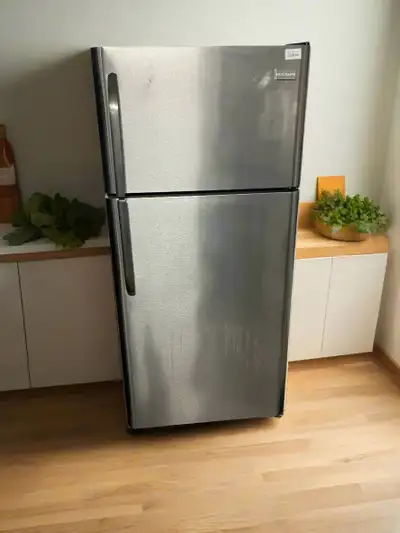 frigidaire stanless fonctionne 255$ possibilité de livraison, View more