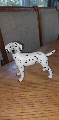 Gorgeous vintage English 6" Dog figurine has a crazing on the b