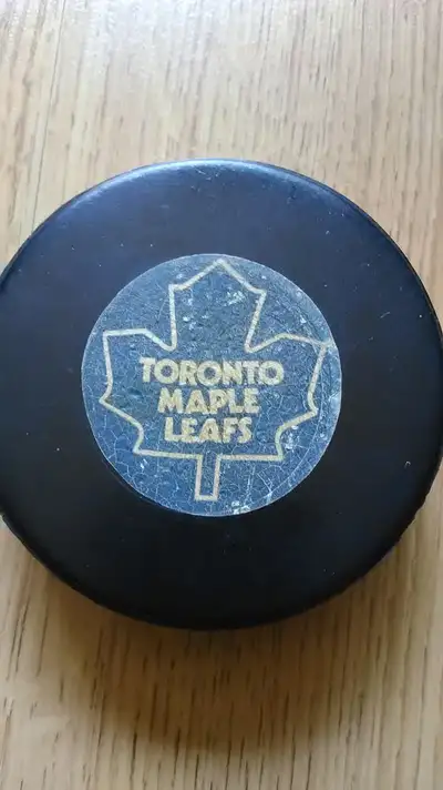 Official “TORONTO MAPLE LEAFS” Viceroy NHL Game Puck Vintage 1980’s Made In Canada