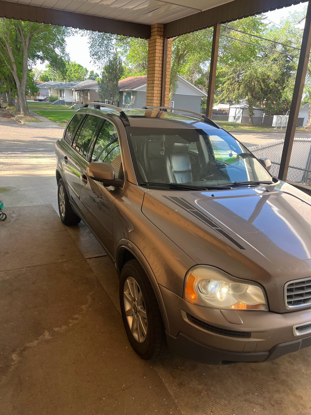 Volvo xc90 in Cars & Trucks in Medicine Hat - Image 4