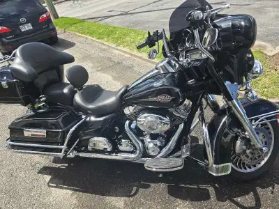 Moto en train Bonne état venez le voir situé a Lévis
