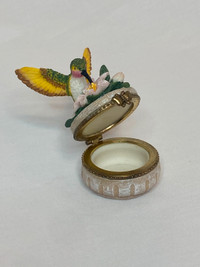 Avon Gift Collection Hummingbird Ring Box