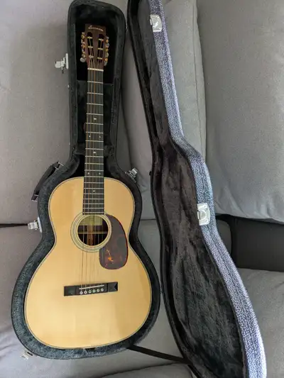 Eastman E20OO Acoustic Guitar Right-Handed Solid Adirondack Spruce Top Solid Rosewood Back and Sides...