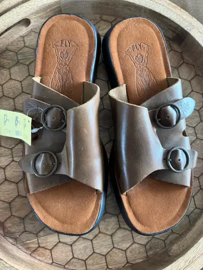 New London Fly sandals. Size 10. Pickup Spruce Grove.