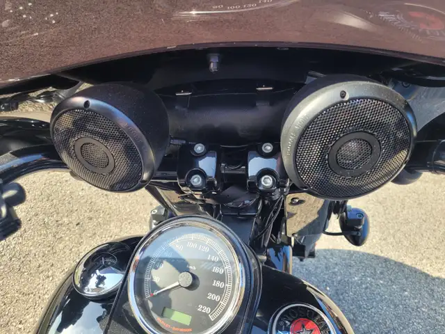 Harley Davidson 2017 Fatboy Lo S in Touring in Laval / North Shore - Image 5