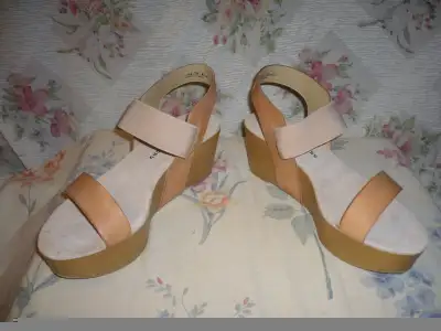 Cute Leather Hazelnut Sandal Wedges size-10. Chinese Laundry, View more