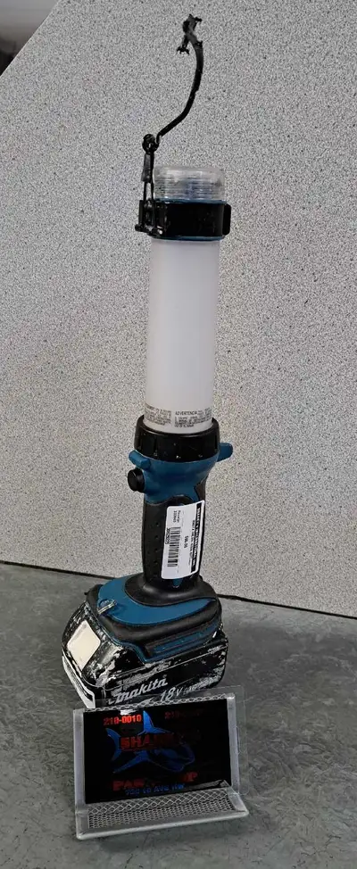 MAKITA DML806 LED LANTERN/FLASHLIGHT WITH 3AH BATTERY (30629225), View more