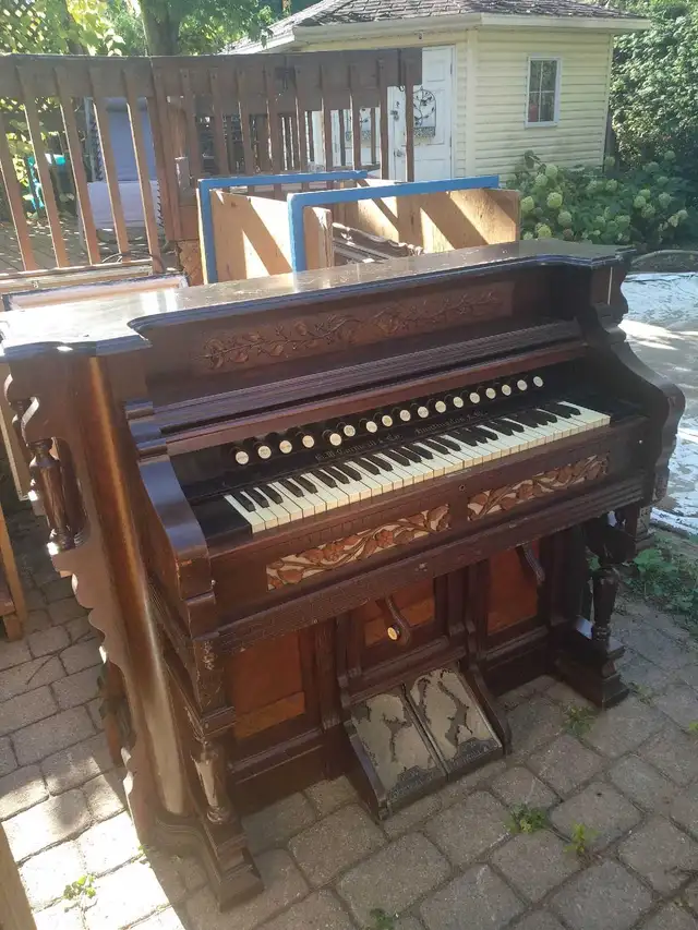 Harmonium à donner (Si c'est affiché, c'est disponible) in Pianos & Keyboards in Laval / North Shore - Image 2