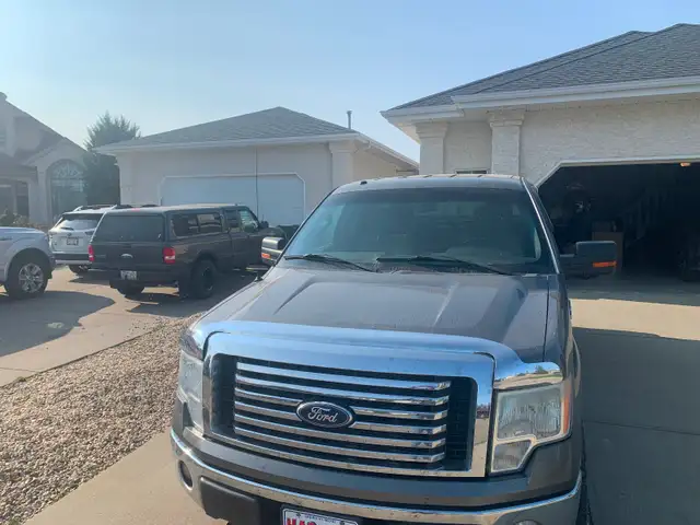 Truck, Ford F150, XLT 4 x 4