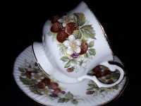 FINE BONE CHINA CUP SAUCER - STRAWBERRIES, QUEEN'S
