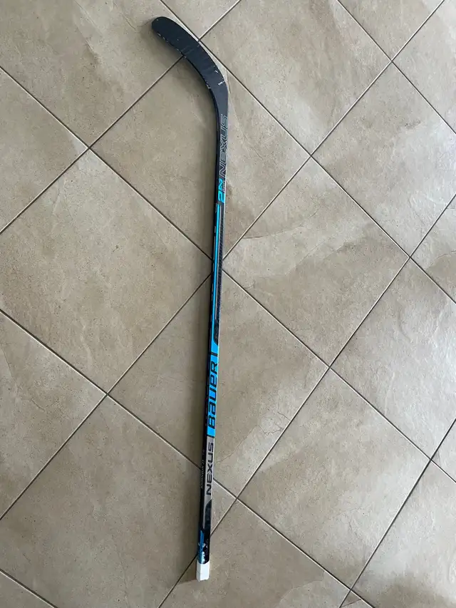 Bauer 2N Pro intermediate hockey stick Right P88 55 flex in Hockey in Oakville / Halton Region - Image 3