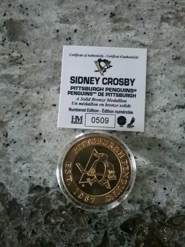 Sidney Crosby Hockey, rare stil in original box that came with. in Hockey in Cornwall - Image 2