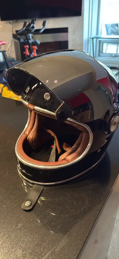 This pre-owned Bell Bullitt helmet features a sleek gloss black finish and premium brown leather int...