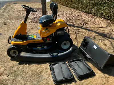 Tracteur Cub Cadet CC30H **ÉTAT NEUF**, View more