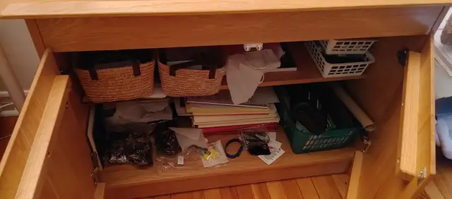 Meuble en bois / Wood furniture in Hutches & Display Cabinets in City of Montréal - Image 3