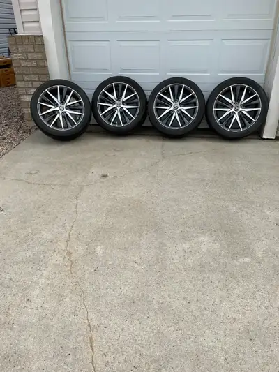Toyota Original rims with Hankook Kinergy GT all-season tires 235/45 R18 Load rating 94V