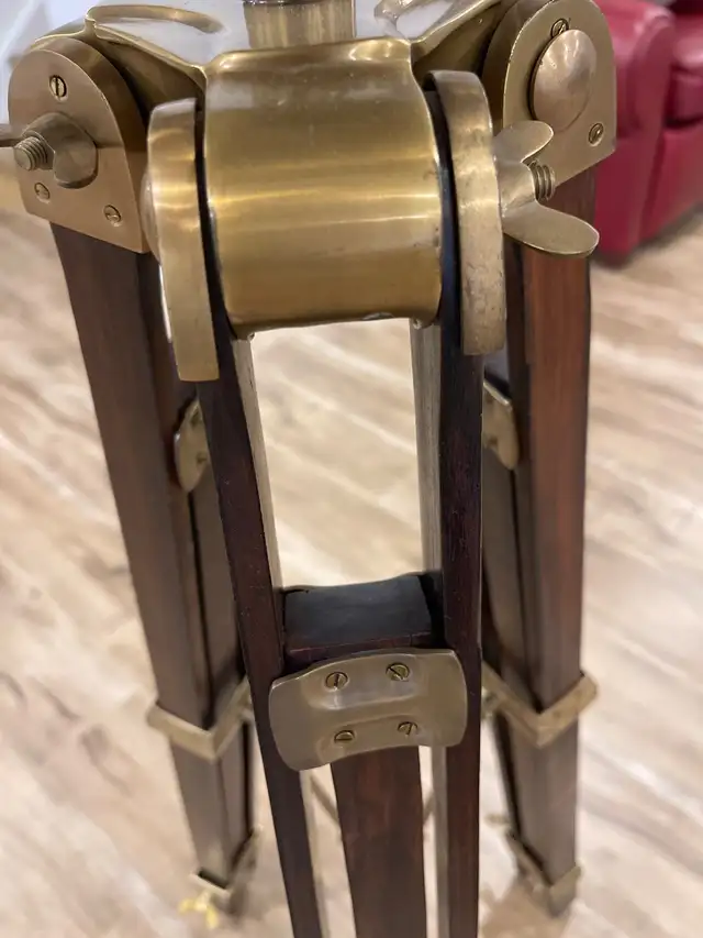 Brass floor lamp in Indoor Lighting & Fans in Markham / York Region - Image 9