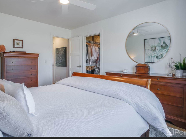 Bedroom set - Queen sleigh bed  in Beds & Mattresses in Kelowna - Image 2