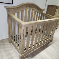 Baby crib high quality must sell REDUCED
