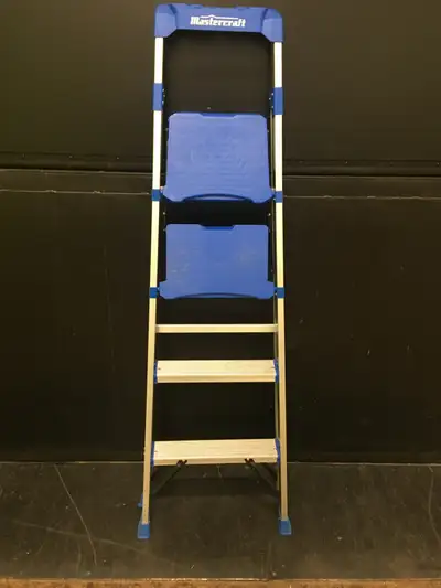 Mastercraft 7ft. ladder.