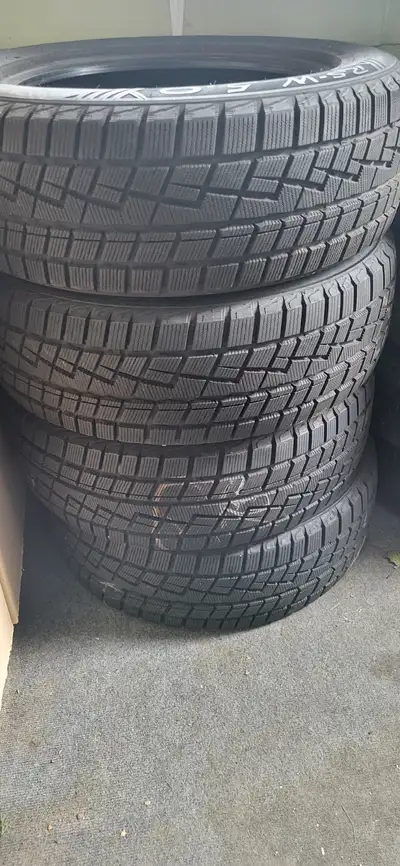 StarFire Snow Tires set of 4 tires with no rims. Tire size is 225/60R17. M&S. RS-W 5.0. they are in...