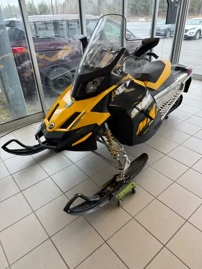 Nice clean sled with no major scratches, comes with extra windshields and hand guards