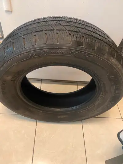 4 Pneus d'hiver de 16 '' en tres bon état et bon grip a vendre ; etait sur un Mitsubishi Outlander 2...