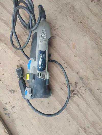 Offering a Dremel Multi-Max MM20, a versatile oscillating tool perfect for various DIY and professio...