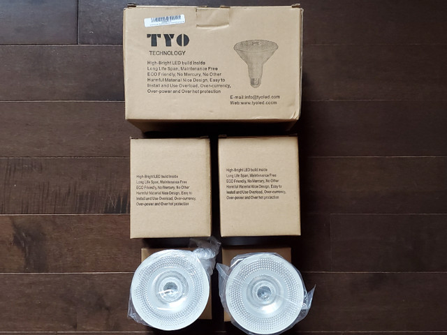 TYO Motion Sensor PAR30 20W Cool White Bulbs 2 pack brand new dans Autre  à Ouest de l’Île