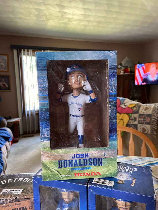 Blue Jays/Detroit Bobbleheads in Arts & Collectibles in Woodstock - Image 2