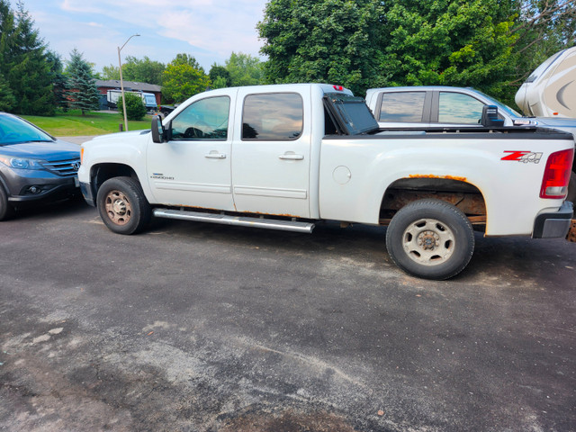 GMC Sierra HD 2009 in Cars & Trucks in Oshawa / Durham Region - Image 2