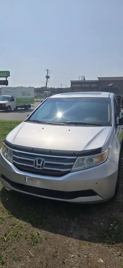 For sale: 2011 Honda Odyssey EX-L – the ultimate family minivan that combines spaciousness, reliabil...